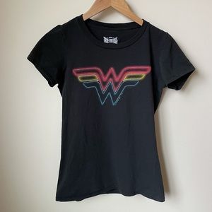 DC Wonder Woman Black Tee Size M